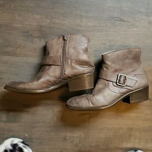 A2 tan booties